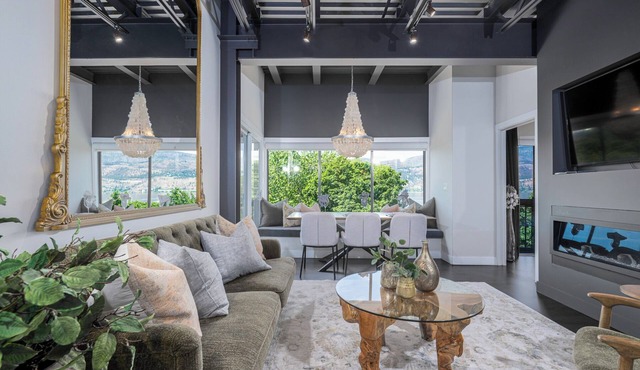 Designer Penthouse - Downtown Waterfront!