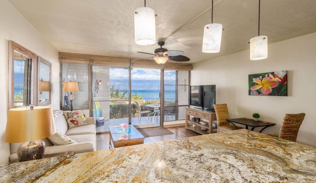 Direct Beachfront with Spectacular Oceanviews!