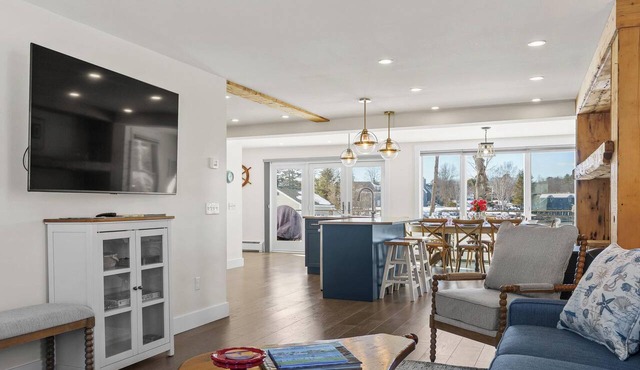 Discover SS Boothbay: a spacious 4-bedroom house in picturesque Boothbay Harbor, ME.