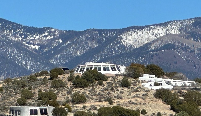 Dobson House-Famous Taos Earthship