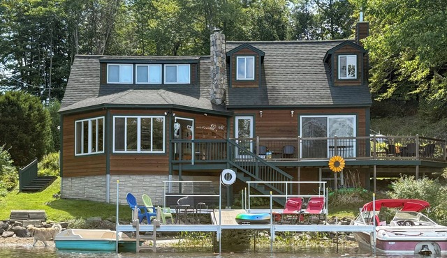 Dock & Views! Lakeside Family Escape in Wilton