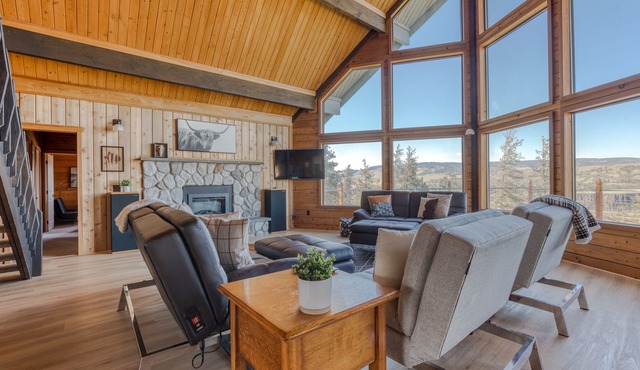 Dog-friendly, 2-level gorge view home with hot tub, lovely deck, central AC, W/D in Mosier
