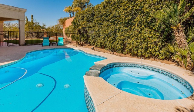 Dog-friendly golf course home with pool, spa, pool table, WiFi & Peloton
