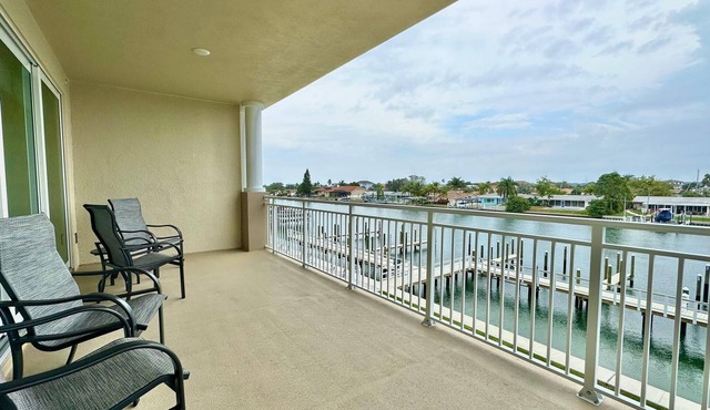 Dolphin Harbour 305 - Luxury Waterfront