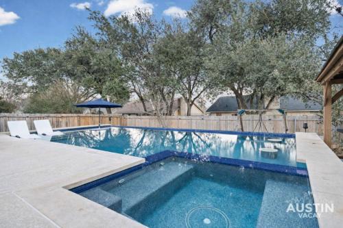 Domain Escape 4BR 2.5BA Pool Hot Tub w Game Lounge