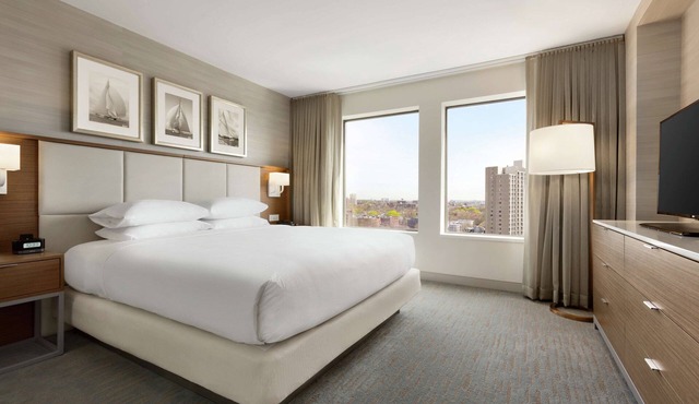 DoubleTree Suites by Hilton Hotel Boston - Cambridge