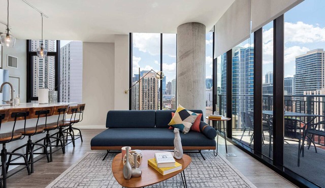 Downtown 2BR Oasis: Skyline Views + Prime Location