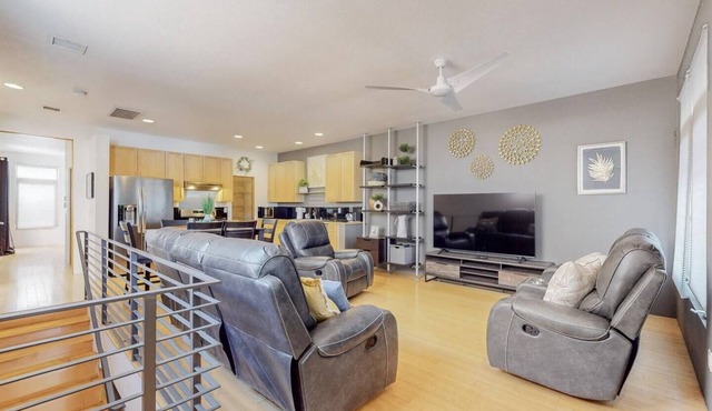 Downtown Deluxe Townhome, near UNM