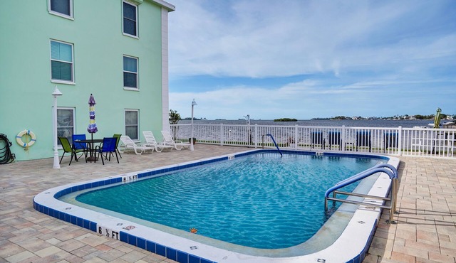 Dunedin Causeway Honeymoon Caladesi Island 1/1 Pool 211