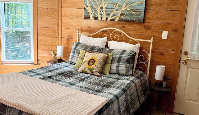 Eagle’s Nest Cabin Private Forest Stay