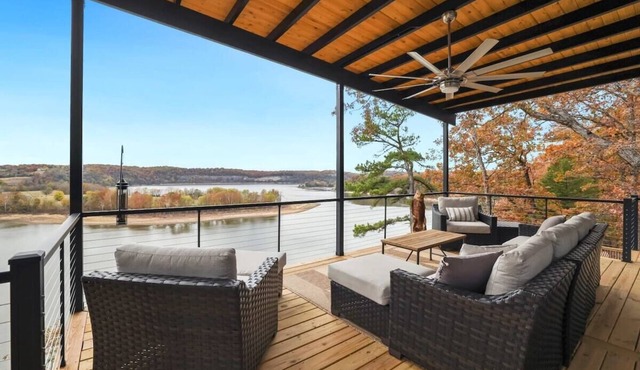 Eagles Bluff - Views of Beaver Lake