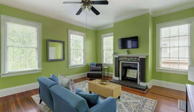 Eclectic Abode, Funky | Fun | Dog-Friendly!