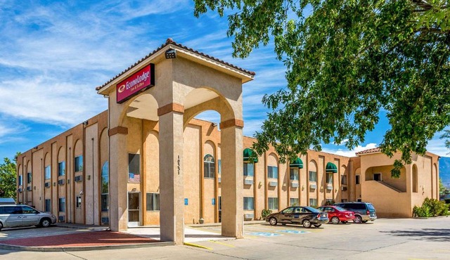 Econo Lodge Inn & Suites Albuquerque East I-40 Eubank Exit