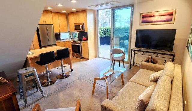 Elegant Townhome in Heart of Down Town