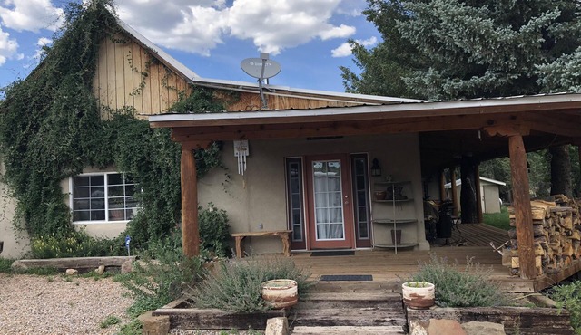 Enchanted Circle Lodge in Holman in north central New Mexico