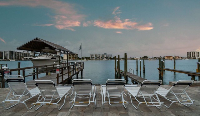 Enchanted Inn Suite #3: Waterfront, Pool, Fishing Dock, Boat Docks & Tiki Bar!