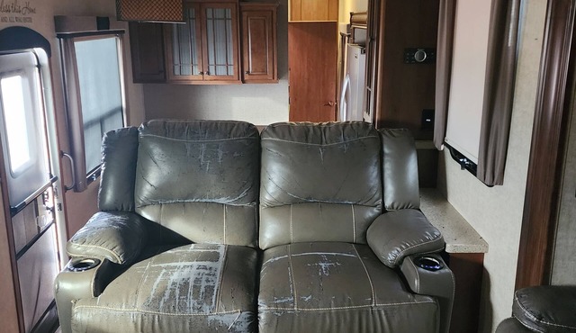 Enjoy the weekend in this enchanting RV while waiting for the Eclipse 2024