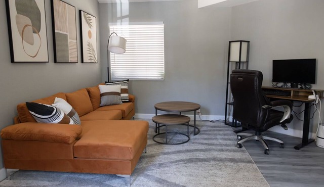Entire Home - Hidden Gem
