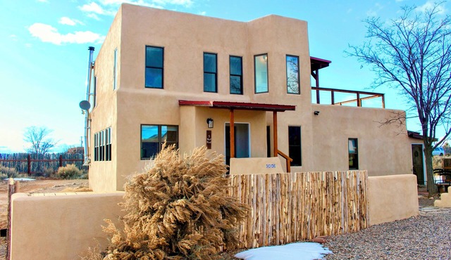 Entire home with privacy and views 10 mins to town 25mins to ski area