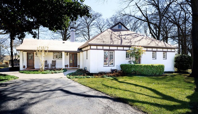 Estate with exclusive grounds, private tennis courts, and beautiful views