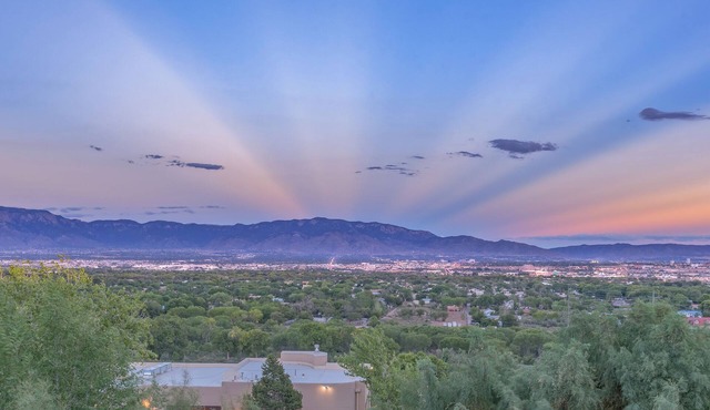 Exclusive views, private pool, desert paradise!