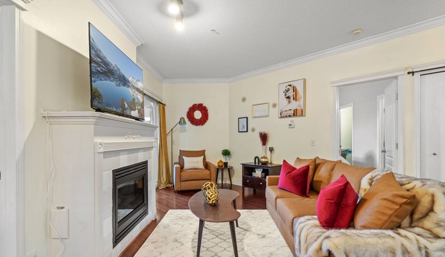 Executive 2 bed 2 bath Riverfront condo