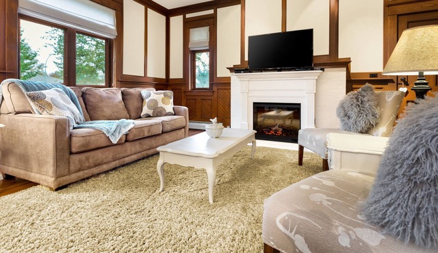 Executive Elegance Close to Lake