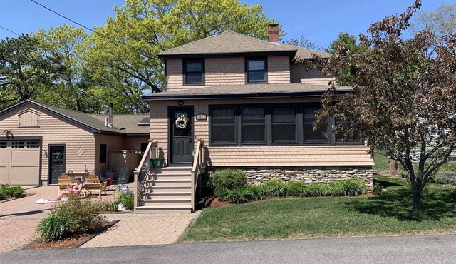 Experience spacious comfort at Open Hearth, a 5-bedroom retreat in Ferry Beach, Saco, ME. in Saco