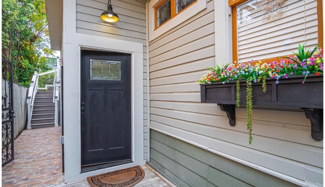 Exquisite Studio Guesthouse Near Downtowns Core