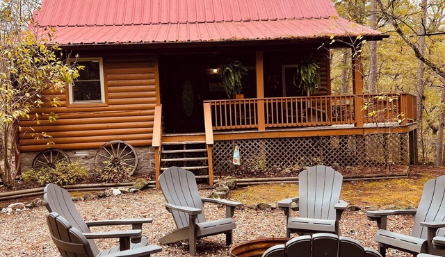 Fall in a Ouachita Mt cabin, close to lake crystal digging, hiking, biking