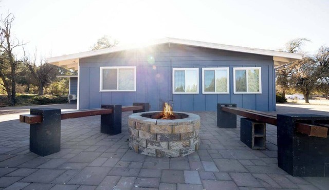 Family Cabin w/games & fire-pit