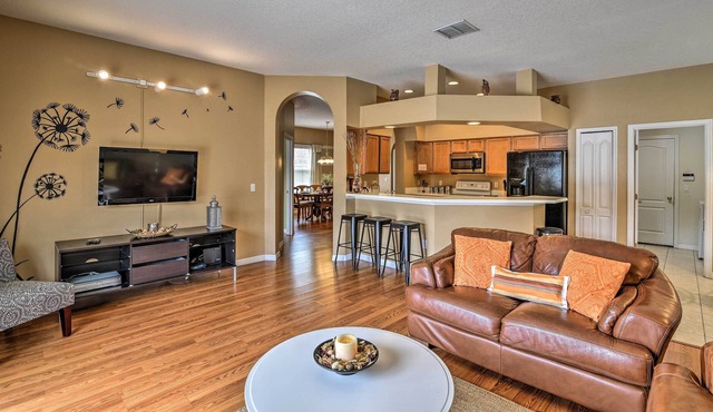 Family Home w/Pool & Patio -15 Mins to Disney