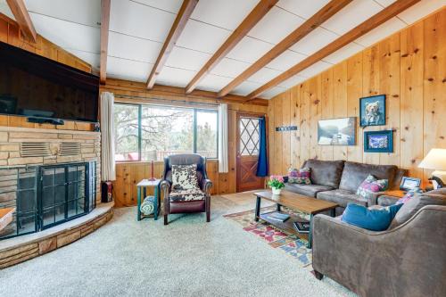 Family Mountain Getaway, Retreat to the Cool Pine
