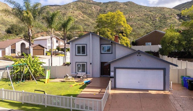 Family Oasis w/Mountain Views & Playset