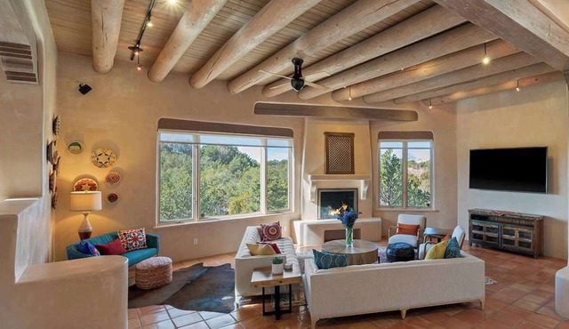 Fantastic Views, Two Primary Suites, Cozy Kivas