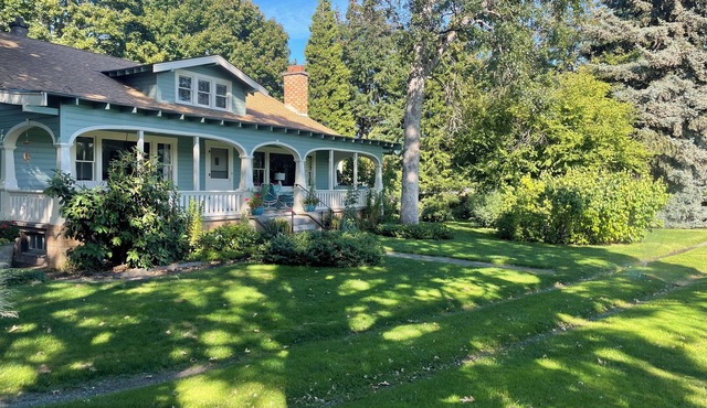 Fav for 30+ days with discount, remote work, outside fun, wedding guests, kids.
