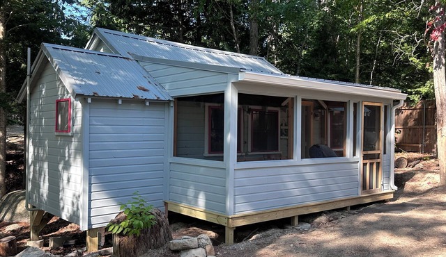 Fish Tale Cabin at Toddy Pond - water fun, close coastal towns/parks and more!