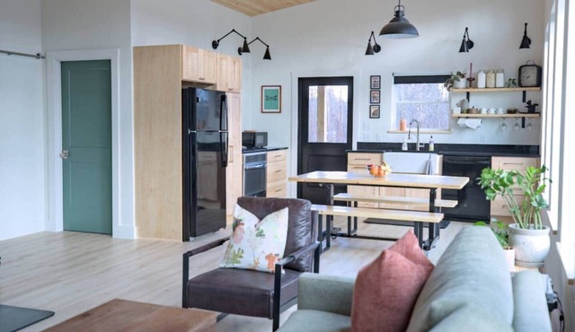 Forest Cabin w/Stunning Wall of Windows