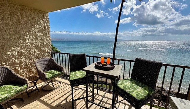 Front-Row Ocean View retreat, Whales, Sunsets, Steps to Beach, Kanai A Nalu #319