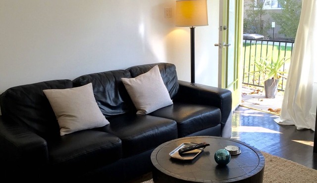 Furnished Artistic 1 bedroom cottage in quiet yet central, LA location