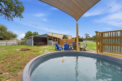 Game Barn, Cowboy Pool, 17ft Movie Screen - sleeps 10