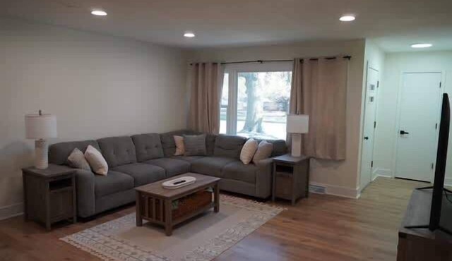 Game Room + Comfortable Beds | Long Stay Retreat