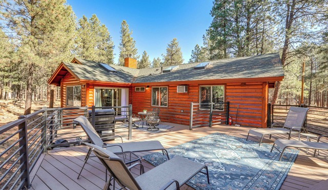 Gazebo w/View & EV Charger: Rustic Williams Cabin