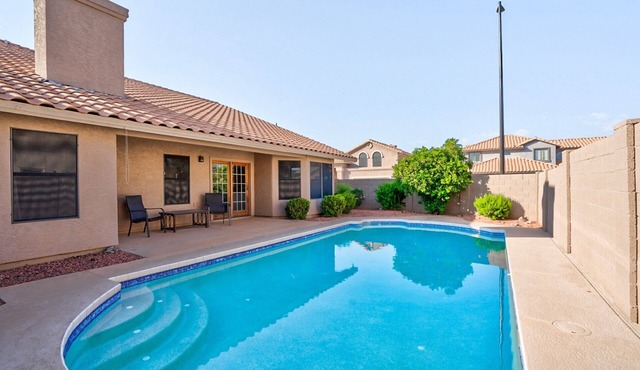 Gilbert Retreat - Sleeps 14 - Heated Pool!