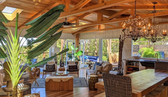 Glass Treehouse NEXT LEVEL Austin OUTDOOR ADVENTURE-POOL-Exotic vibe & Parkside