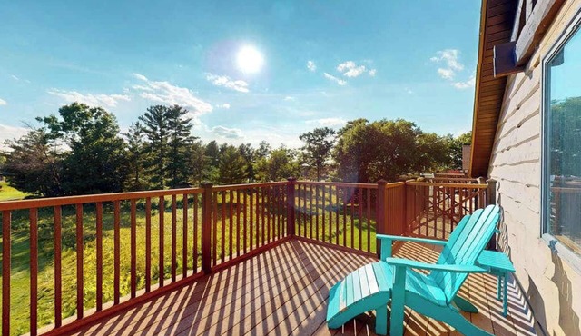 Golf course-front condo with pool, hot tub, dock, tennis, golf, & private beach in Arkdale