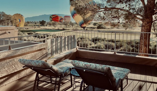 Golf Course, Mnt Views, Balloons, King Bed, Veranda, Yard, 3 BD, WIFI, BBQ, WD
