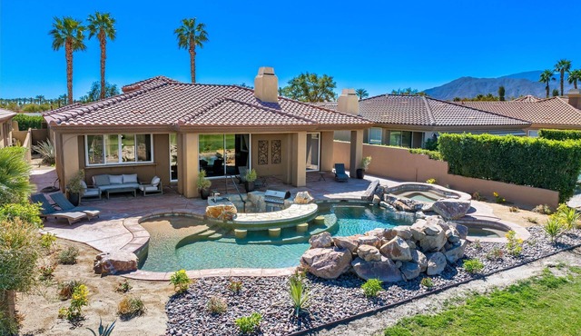 Golf Lovers' Haven: Luxury Living in the Heart of PGA West!