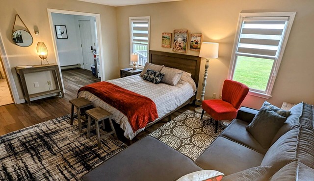 Golfer's Getaway - Luxury Studio Next to 1st Tee