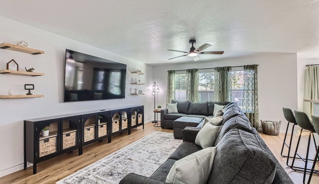 Gorgeous 5BR Gem w/Arcade Lackland BMT Seaworld!